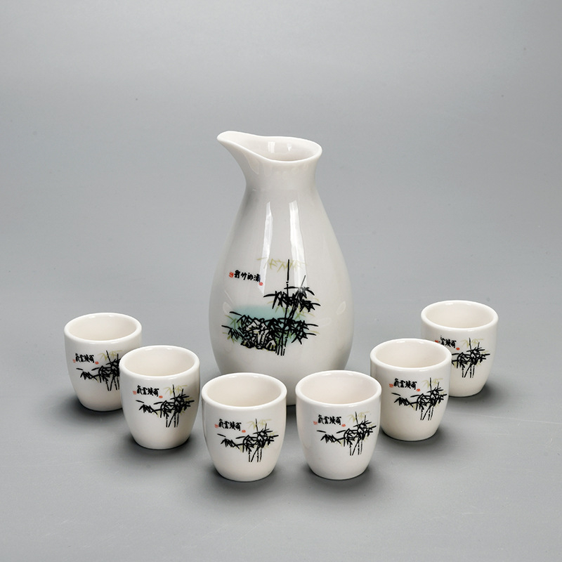 Set ceramic pentru vin cu o oală de porțelan și șase pahare, stil vintage, logo personalizat.