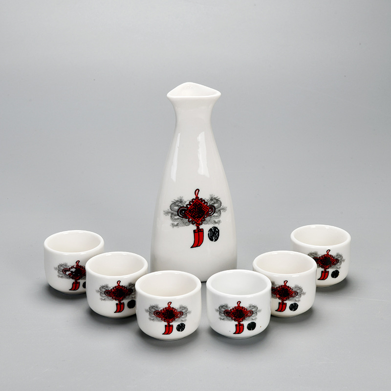 Set ceramic pentru vin cu o oală de porțelan și șase pahare, stil vintage, logo personalizat.