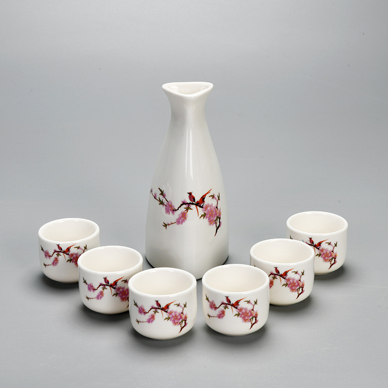Set ceramic pentru vin cu o oală de porțelan și șase pahare, stil vintage, logo personalizat.