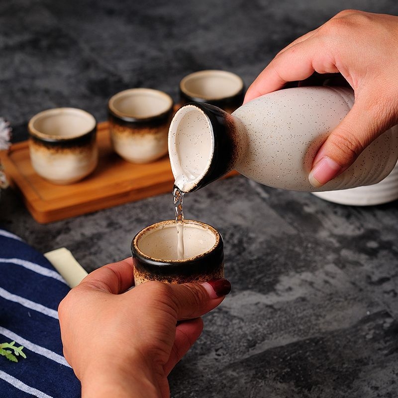 Set de sake în stil japonez, cu decanter vintage, încălzitor și cupe pentru uz casnic