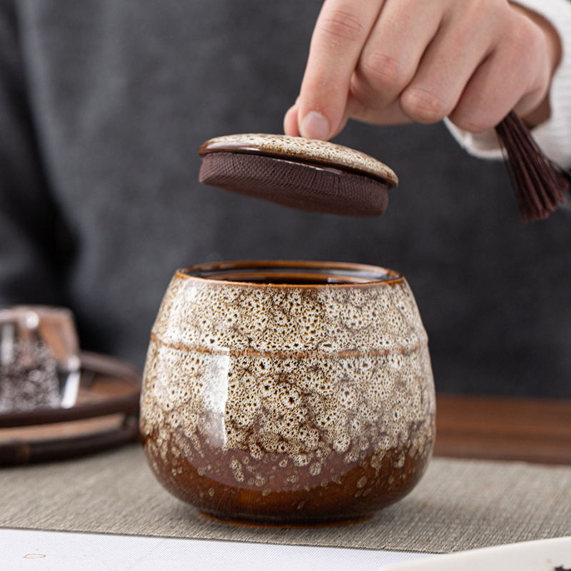 Canistră ceramică pentru ceai în cutie cadou din lemn, suprafață pictată manual cu flori și păsări, stil retro; potrivit Jin Jun Mei, ceai negru, ceai verde și Pu’er