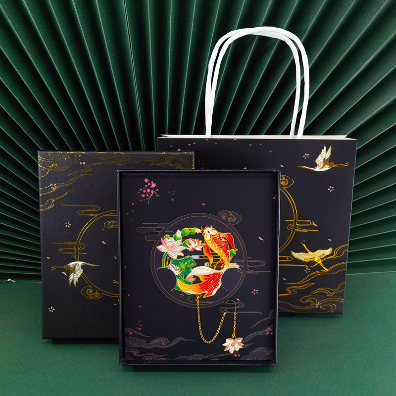 Semn de carte metalic cu model decupat în stil chinezesc, inspirat de cultura Palatului Interzis, drăguț și minimalist, cadou ideal pentru colegi de clasă.