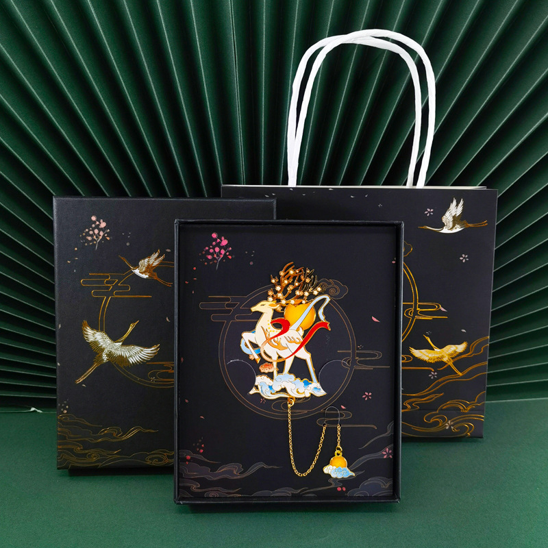 Semn de carte metalic cu model decupat în stil chinezesc, inspirat de cultura Palatului Interzis, drăguț și minimalist, cadou ideal pentru colegi de clasă.
