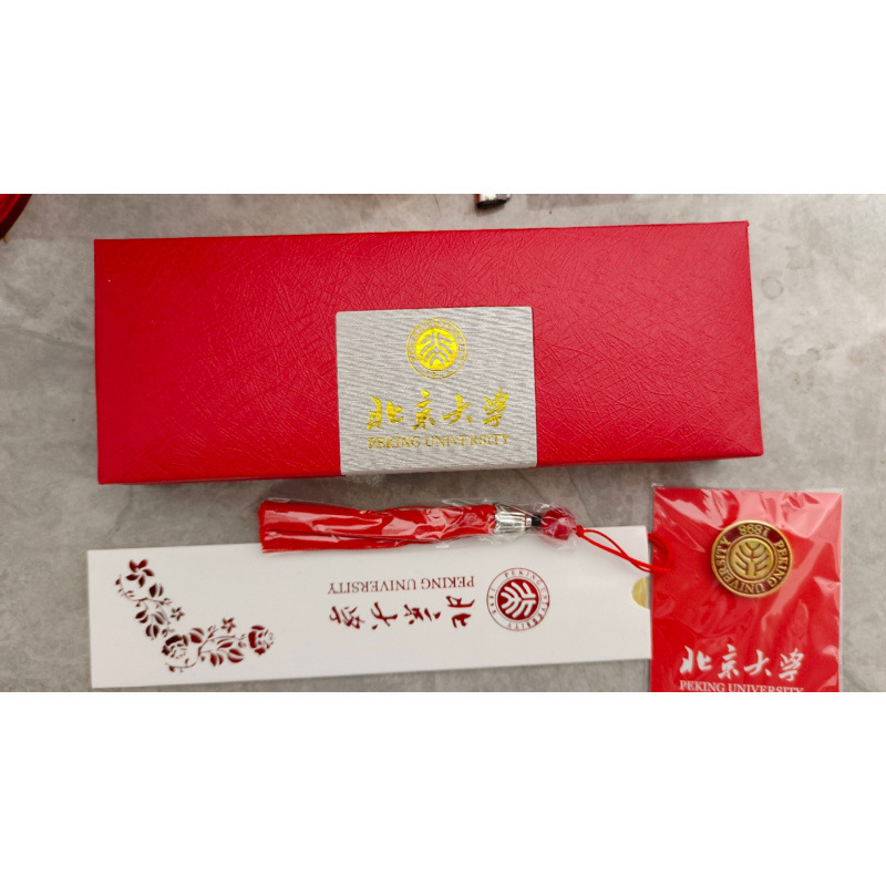 Riglă din alamă și semn de carte – suvenir cultural și creativ de la universități chineze