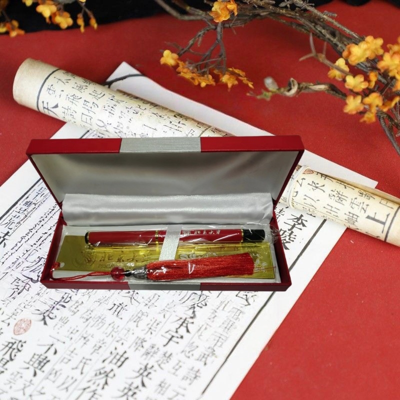 Riglă din alamă și semn de carte – suvenir cultural și creativ de la universități chineze
