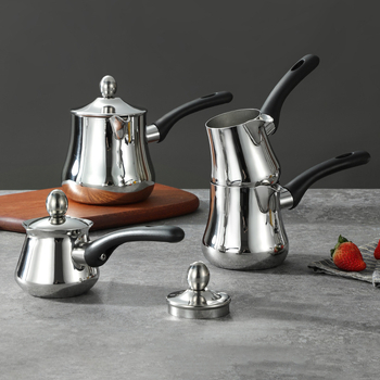Set din oțel inoxidabil pentru cafea: cești de cafea, ceainic pentru infuzie, moka pot, vas pour-over, ibric turcesc și ustensile de cafea