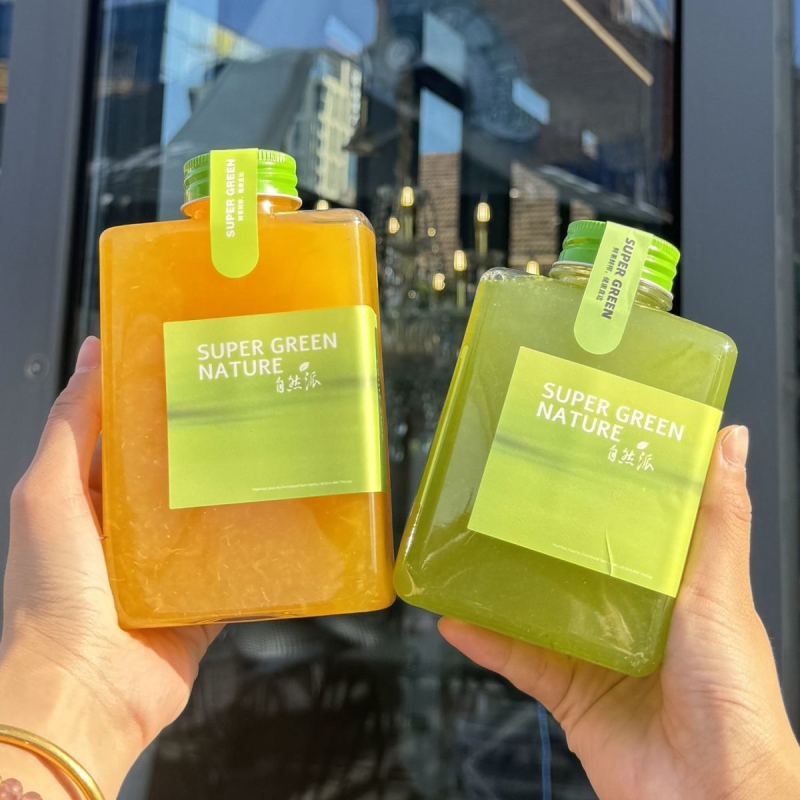 Sticlă de suc stil influencer, din plastic Tritan verde, cu capac cu orificiu și pai