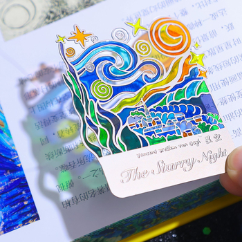 Semn de carte translucid, cu design decupat la laser și lac transparent - accesoriu de papetărie, realizat manual, de înaltă calitate