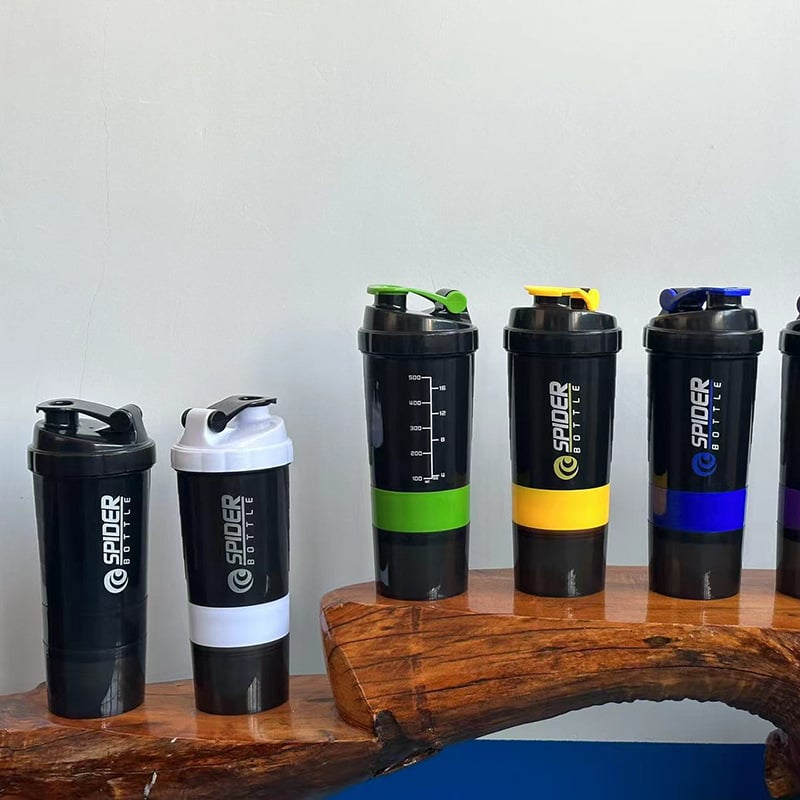 Shaker cu trei straturi pentru pudră proteică – recipient din plastic, rezistent la căldură, cu capac de amestecare