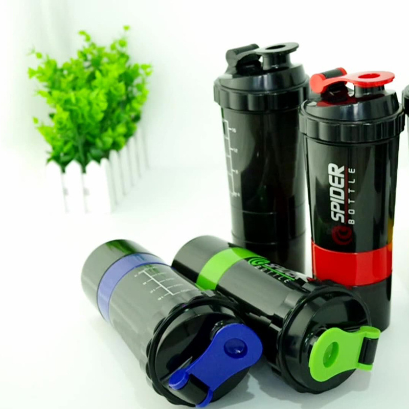 Shaker cu trei straturi pentru pudră proteică – recipient din plastic, rezistent la căldură, cu capac de amestecare