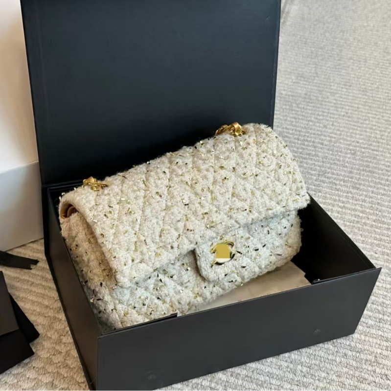 Mala vunena torbica s lancem i preklopom za telefon, ženski crossbody torbica, gradski stil, zima 2023