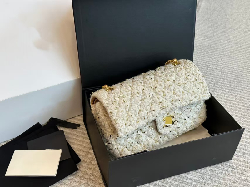 Mala vunena torbica s lancem i preklopom za telefon, ženski crossbody torbica, gradski stil, zima 2023