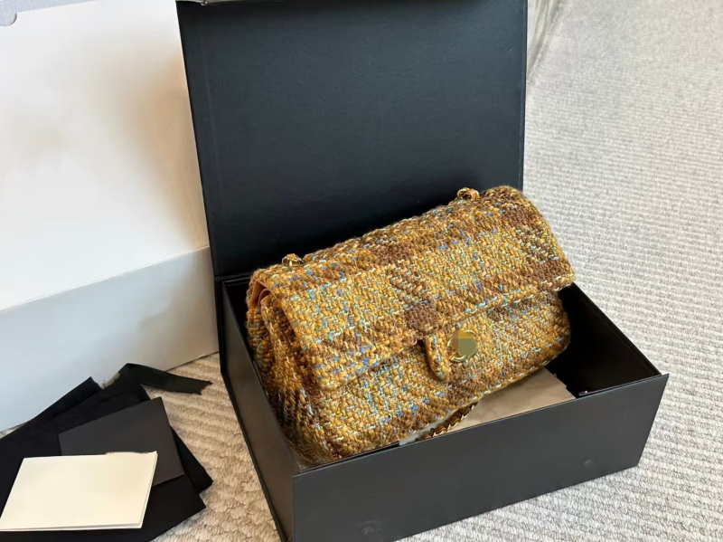 Mala vunena torbica s lancem i preklopom za telefon, ženski crossbody torbica, gradski stil, zima 2023