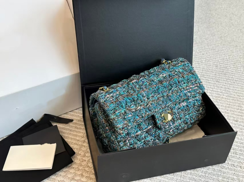 Mala vunena torbica s lancem i preklopom za telefon, ženski crossbody torbica, gradski stil, zima 2023