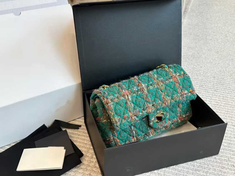 Mala vunena torbica s lancem i preklopom za telefon, ženski crossbody torbica, gradski stil, zima 2023