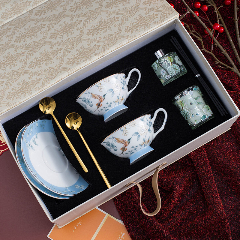 Set ceai după-amiază în stil englezesc, o ceainică și patru cești, model floral cu păsări, căni și farfurioare din ceramică, cutie cadou elegantă, cadou pentru casa nouă