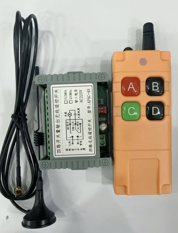 4 csatornás vezeték nélküli kapcsoló tanuló üzemmóddal, AC12V/24V/220V/380V feszültségekhez, ütésálló kivitel, 4 gomb, pillanatnyi működés