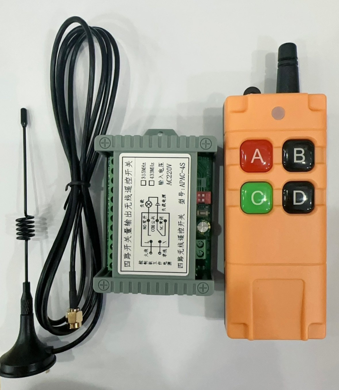 4 csatornás vezeték nélküli kapcsoló tanuló üzemmóddal, AC12V/24V/220V/380V feszültségekhez, ütésálló kivitel, 4 gomb, pillanatnyi működés