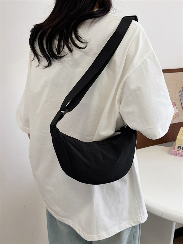 Ženska nylon dumpling torba, crossbody stil, proljeće-ljeto 2026, trendi i svestrana