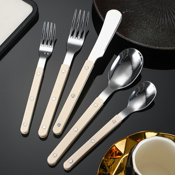 Set tacâmuri din oțel inoxidabil 430, cu mâner ABS și finisaj marmorat — cuțit pentru steak, furculiță, lingură, linguriță, lingură de desert, cuțit de unt