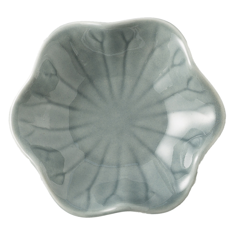 Japán stílusú porcelán mártogató tál, lotuslevél-forma, aláglazúros színnel