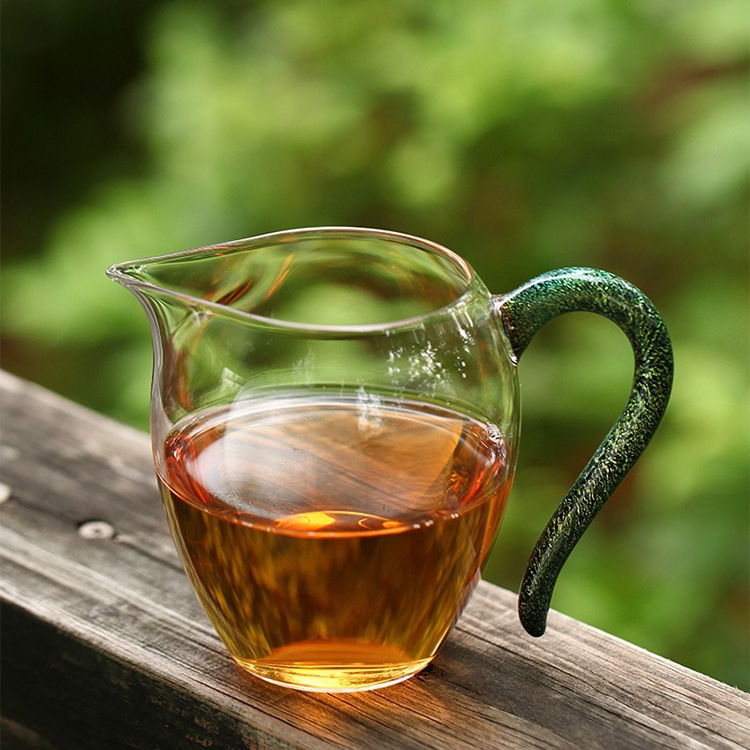 Pahar de ceai din sticlă borosilicat rezistentă la căldură, cu mâner colorat, pentru servirea ceaiului