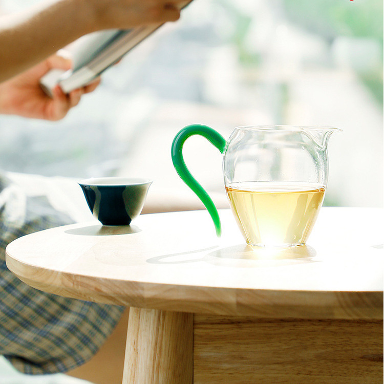 Pahar de ceai din sticlă borosilicat rezistentă la căldură, cu mâner colorat, pentru servirea ceaiului