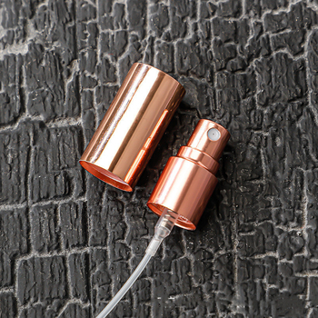 Átlátszó üvegparfümös üvegek csavaros kupakkal, különböző kapacitásokkal (3 ml, 5 ml, 10 ml, 15 ml, 18 ml, 20 ml, 30 ml), arany, ezüst, rozé arany, fényes fekete és matt fekete kupakkal