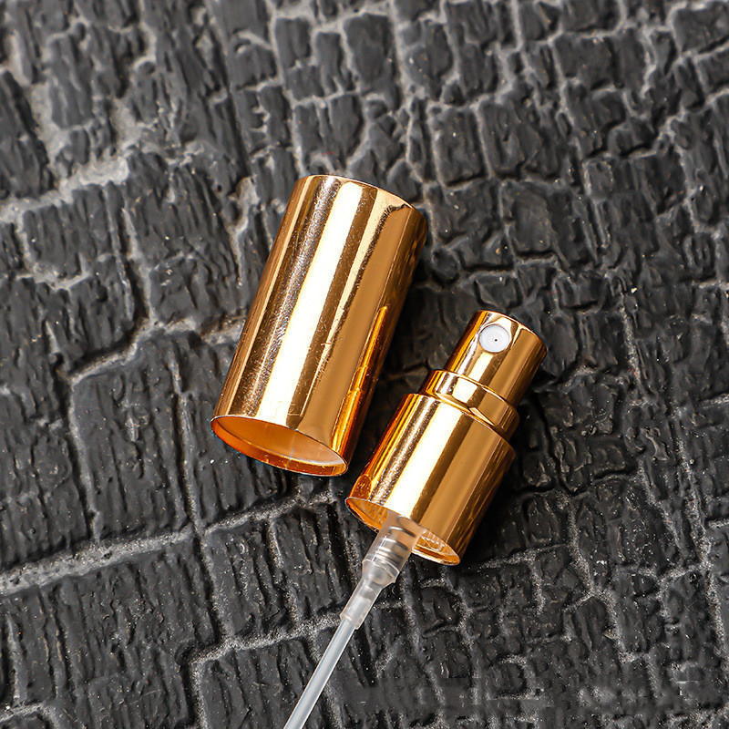 Átlátszó üvegparfümös üvegek csavaros kupakkal, különböző kapacitásokkal (3 ml, 5 ml, 10 ml, 15 ml, 18 ml, 20 ml, 30 ml), arany, ezüst, rozé arany, fényes fekete és matt fekete kupakkal