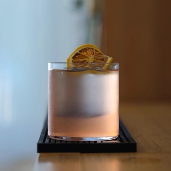 Pahar înalt, subțire din sticlă de cristal, cu pereți drepți, pentru cocktailuri, whisky, cafea și lichioruri; sticlă borosilicat, 201–300 ml