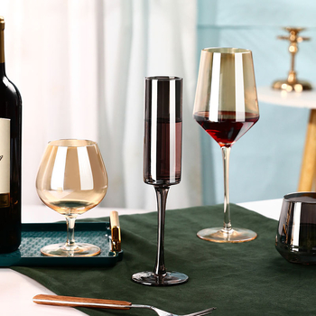 Pahar de vin din cristal cu picior negru electrogalvanizat, stil european pentru banchet