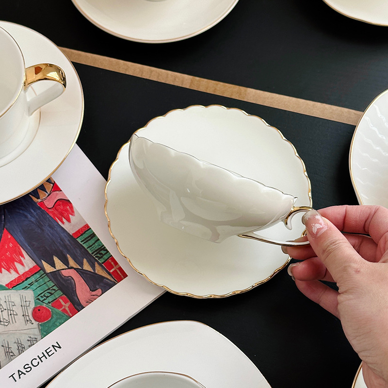 Set de cafea din ceramică, ceașcă de cafea și farfurie în stil european, cu detalii aurii, pentru uz casnic și birou