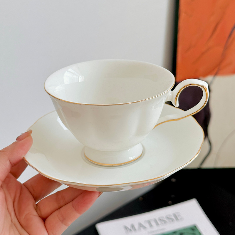 Set de cafea din ceramică, ceașcă de cafea și farfurie în stil european, cu detalii aurii, pentru uz casnic și birou