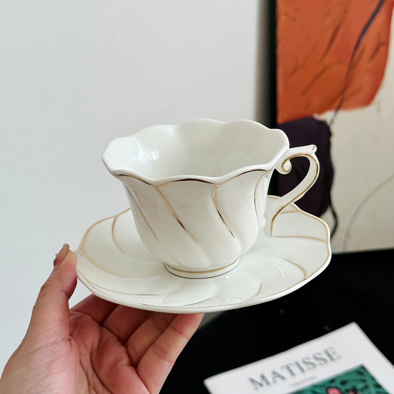 Set de cafea din ceramică, ceașcă de cafea și farfurie în stil european, cu detalii aurii, pentru uz casnic și birou