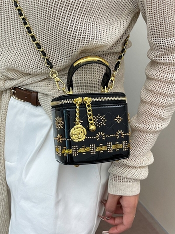 Mini torbica za ruž sa metalnim ukrasima, crossbody stil, ženama, moda, proljeće-ljeto 2026