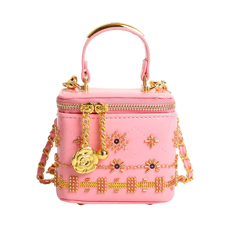 Mini torbica za ruž sa metalnim ukrasima, crossbody stil, ženama, moda, proljeće-ljeto 2026