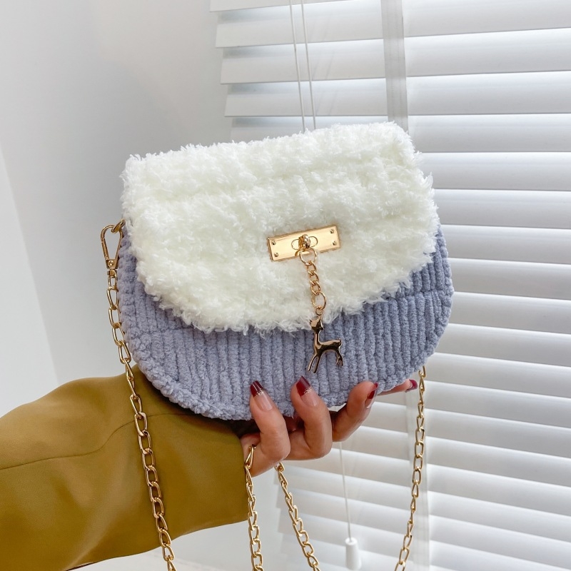 Završena KT mačka ručno pletena torbica s DIY kompletom za pliš – crossbody torba, poklon djevojci