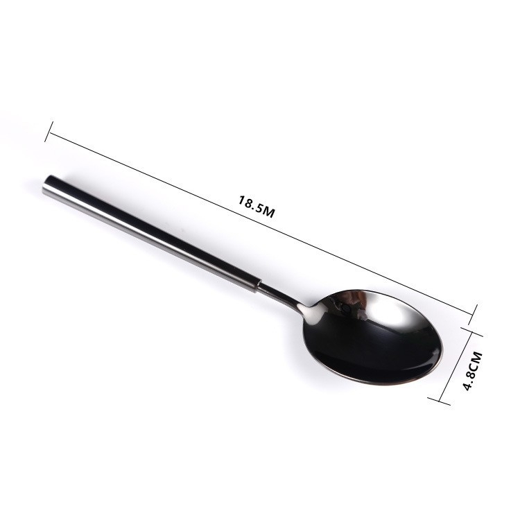 Set de tacâmuri din oțel inoxidabil 304 cu strat titan negru: cuțit și furculiță, lingură de desert, furculiță de fructe, lingură de cafea și linguriță.