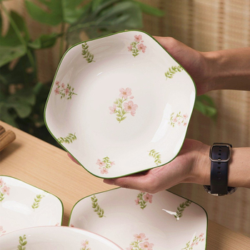 Csontporcelán tálak és tányérok alglazúros színben, vastag falú kivitel, japán stílus, minimalista friss megjelenés