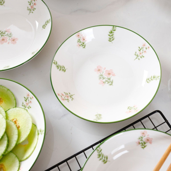 Csontporcelán tálak és tányérok alglazúros színben, vastag falú kivitel, japán stílus, minimalista friss megjelenés