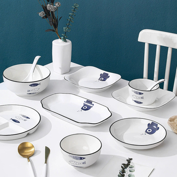 Set ceramic pentru masă: farfurii și boluri, design desen animat, bol mare de supă, farfurie în formă de pește, boluri pentru salată de fructe.