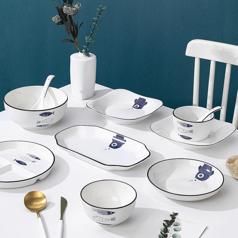 Set ceramic pentru masă: farfurii și boluri, design desen animat, bol mare de supă, farfurie în formă de pește, boluri pentru salată de fructe.
