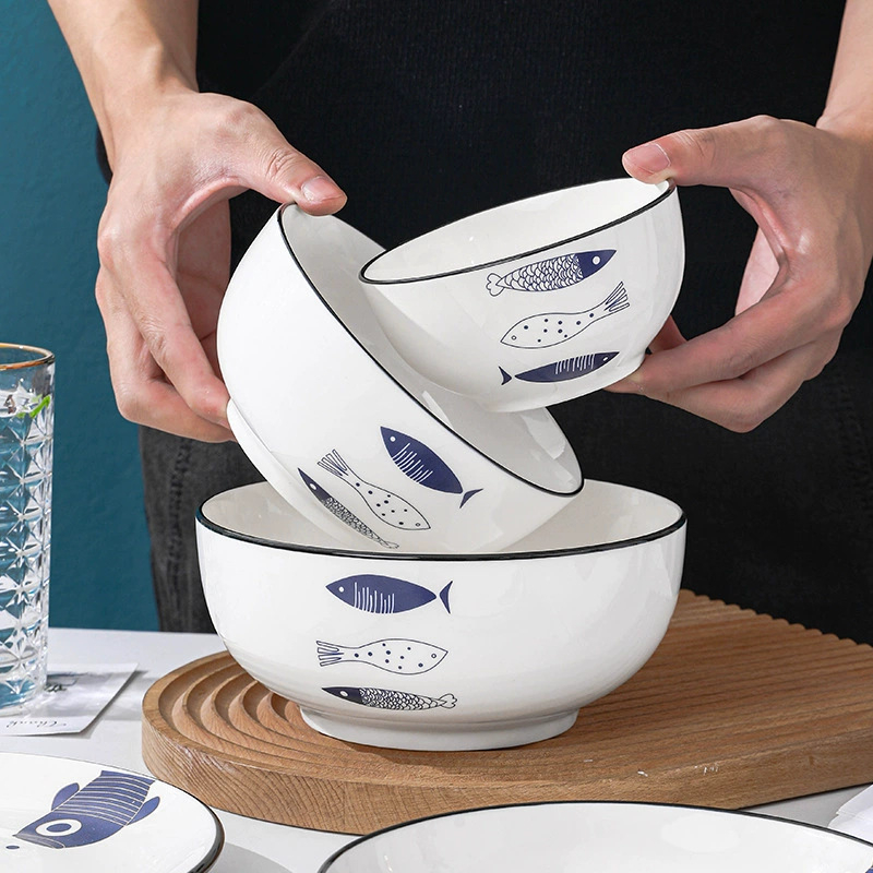 Set ceramic pentru masă: farfurii și boluri, design desen animat, bol mare de supă, farfurie în formă de pește, boluri pentru salată de fructe.