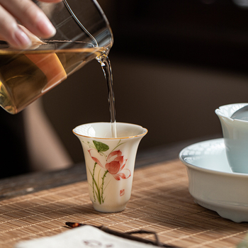 Ceașcă ceramică pentru ceai Kung Fu, cu petale pictate manual sub glazură galben miere, ceașcă aromată cu lotus, floare de piersic și crin