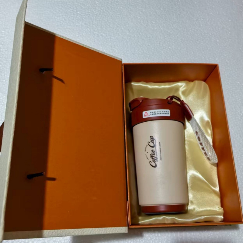 Ceșcă de cafea cu interior ceramic și carcasă izolantă termic din oțel inoxidabil 316, design minimalist de afaceri