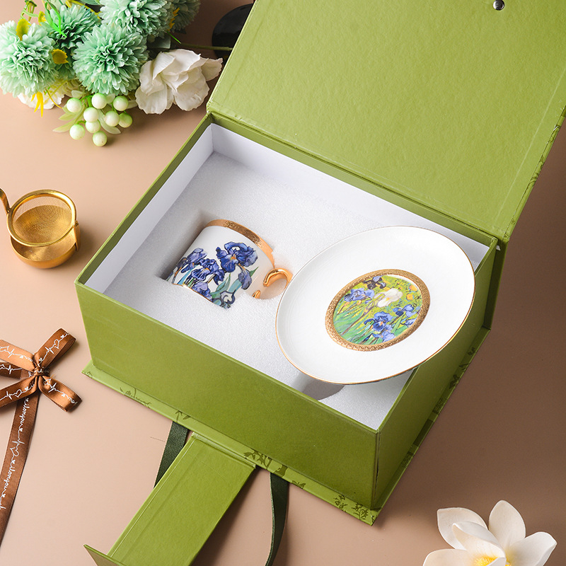 Set cești de cafea și farfurie Iris Series din bone china – ceai de după-amiază