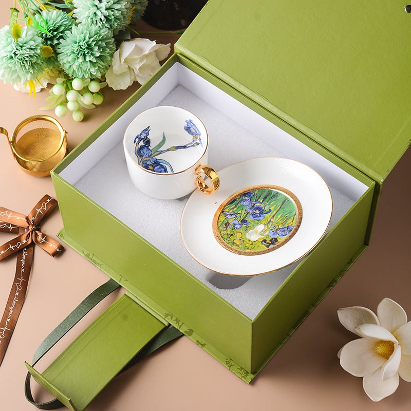 Set cești de cafea și farfurie Iris Series din bone china – ceai de după-amiază