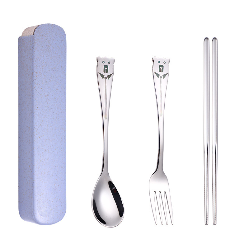 Set portabil de tacâmuri din oțel inoxidabil 304, cu motiv ursuleț – trei piese (lingură, furculiță, bețișoare)
