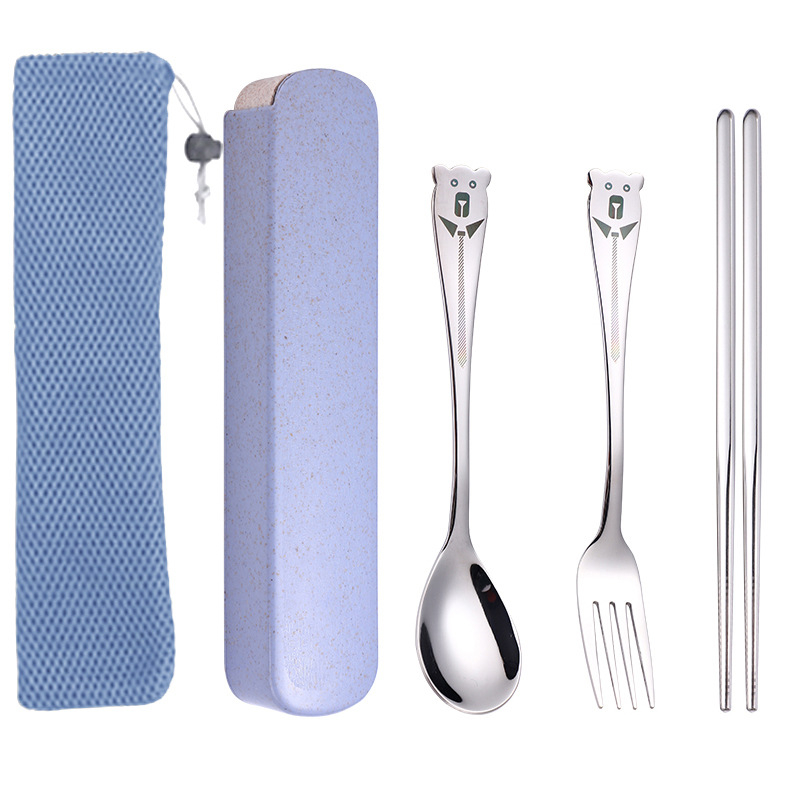 Set portabil de tacâmuri din oțel inoxidabil 304, cu motiv ursuleț – trei piese (lingură, furculiță, bețișoare)