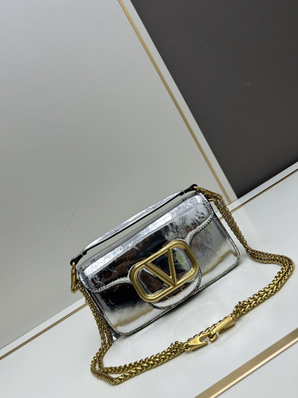 Lagana luksuzna ženska torba s metalnim lancem, crossbody stil, srednja veličina, ljeto 2024, visoka kvaliteta